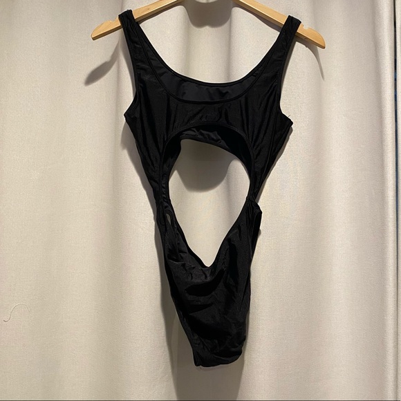 9.0 Swim San Andres Cut Out One Piece Swimsuit Black - Picture 4 of 5
